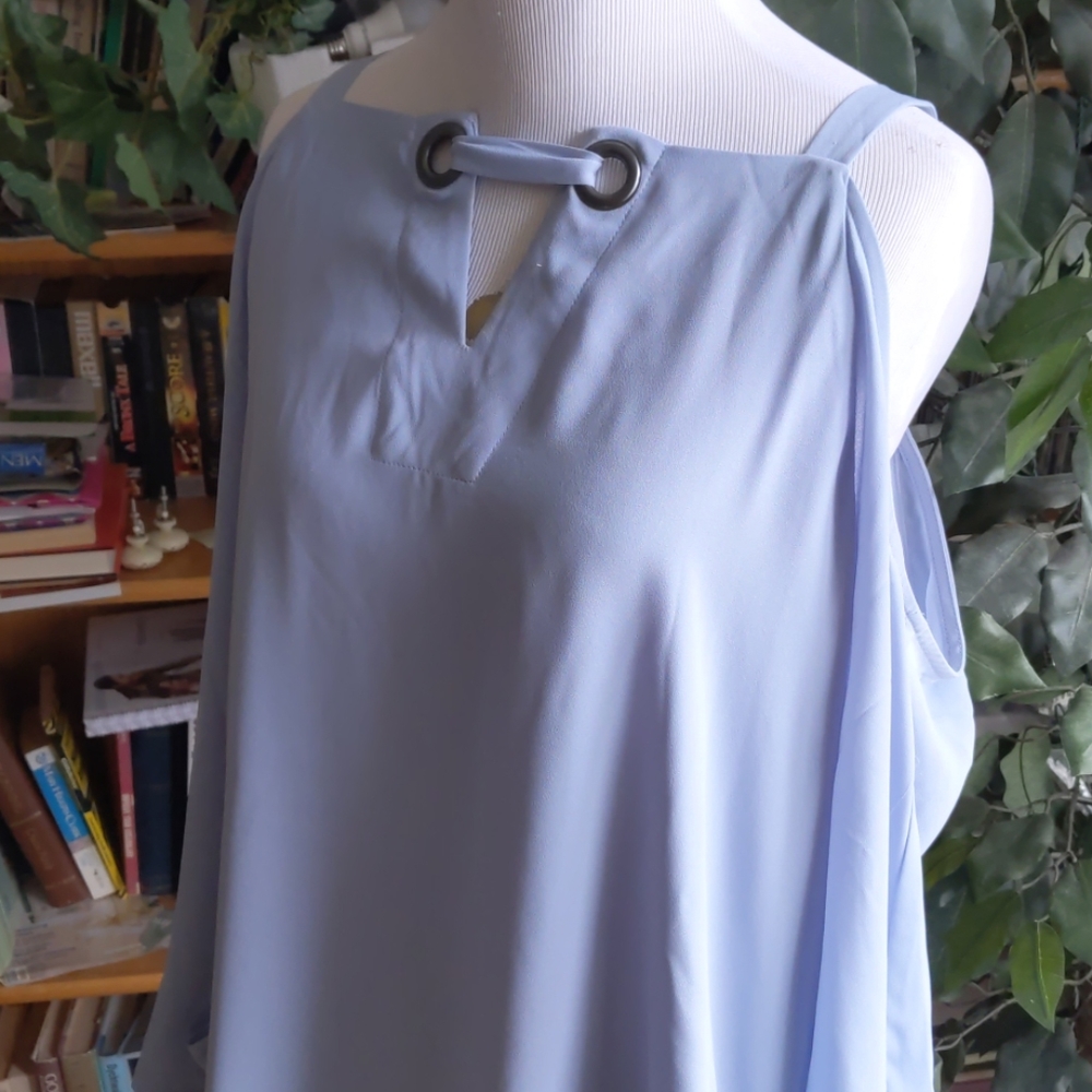 Blouse w/ grommets so cute - Picture 1 of 8